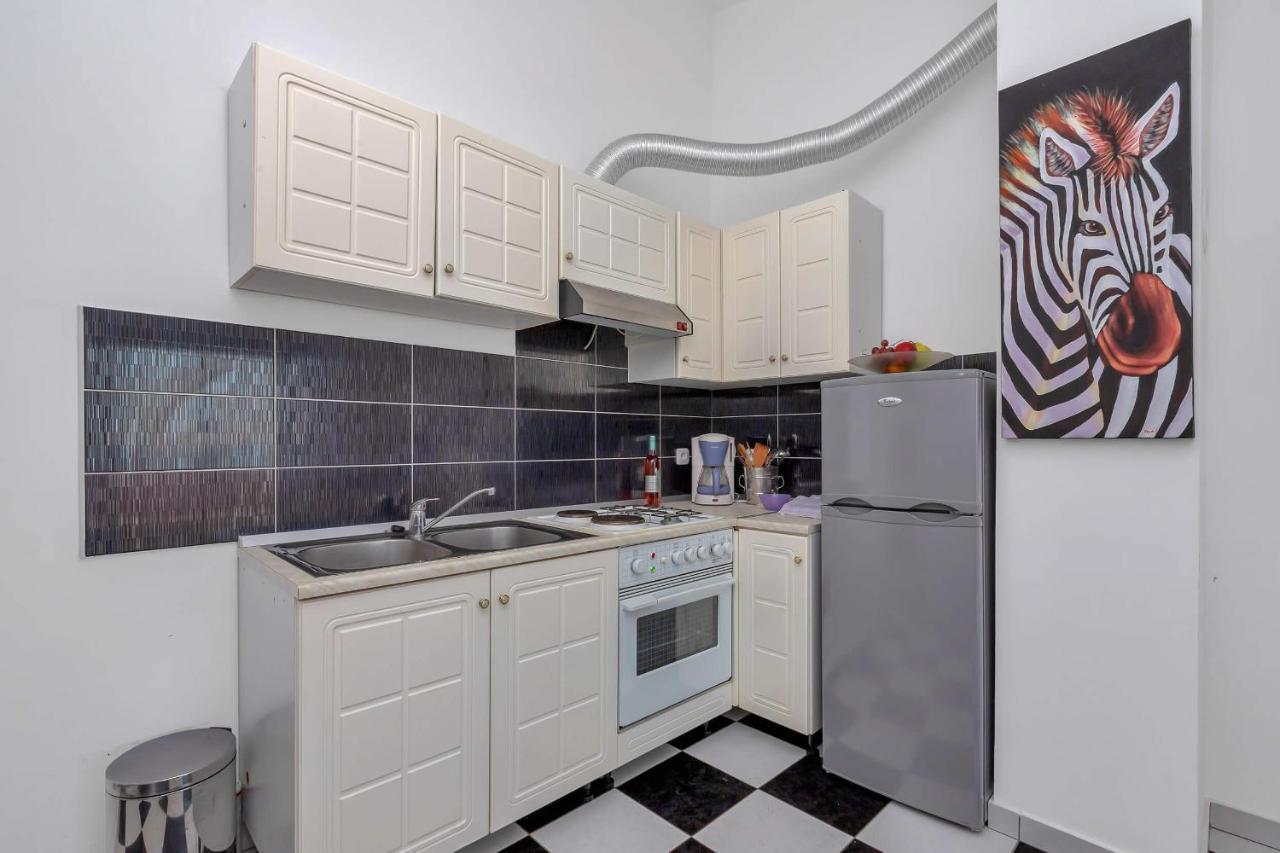 Apartments Vele Макарска Екстериор снимка